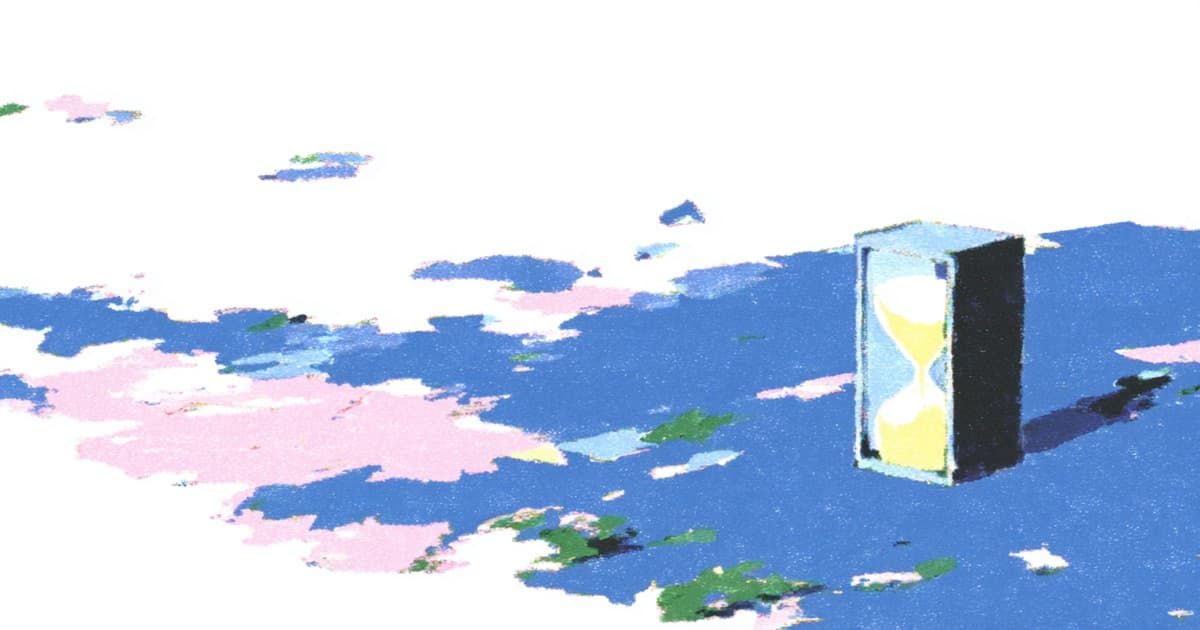 Ampulheta em pé sobre uma superfície plana sob um céu nublado